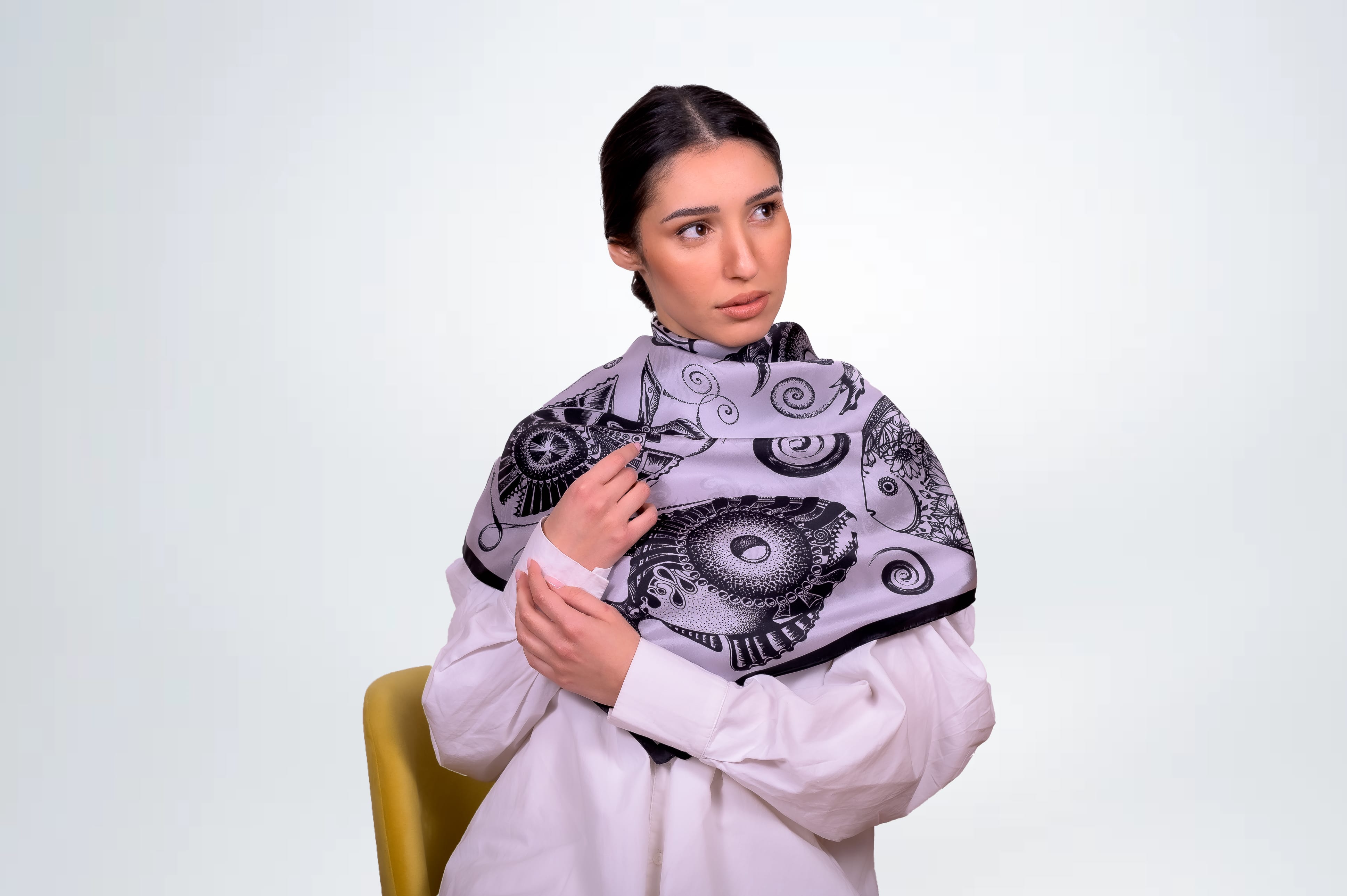 SQUARE SCARF 140 CM IN WHITE MIX BLACK MONOGRAM SILK 393135 main image 1