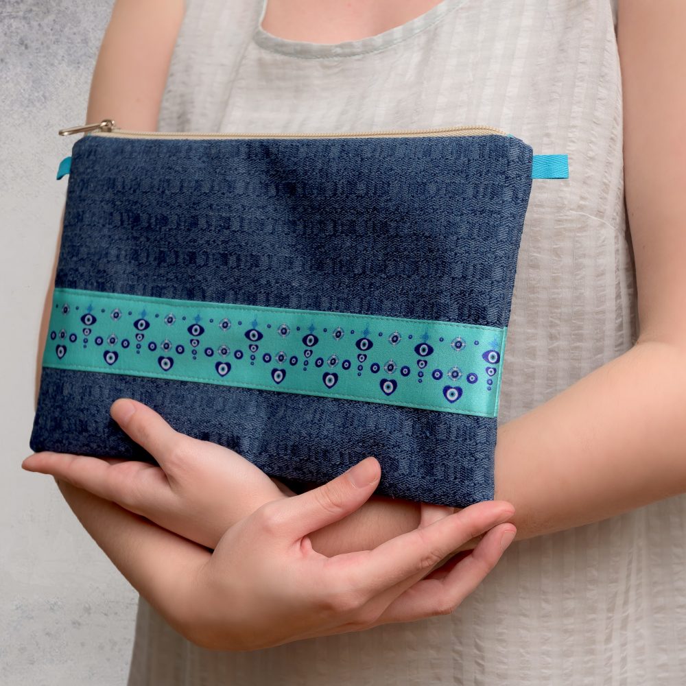Silk handmade pouch blue _Andromahi_.1-min