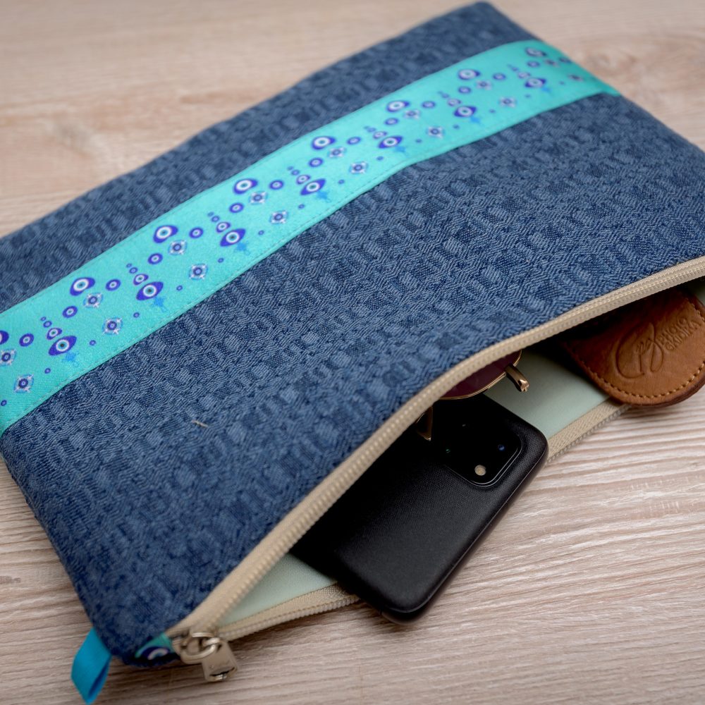 Silk handmade pouch blue _Andromahi_.8-min